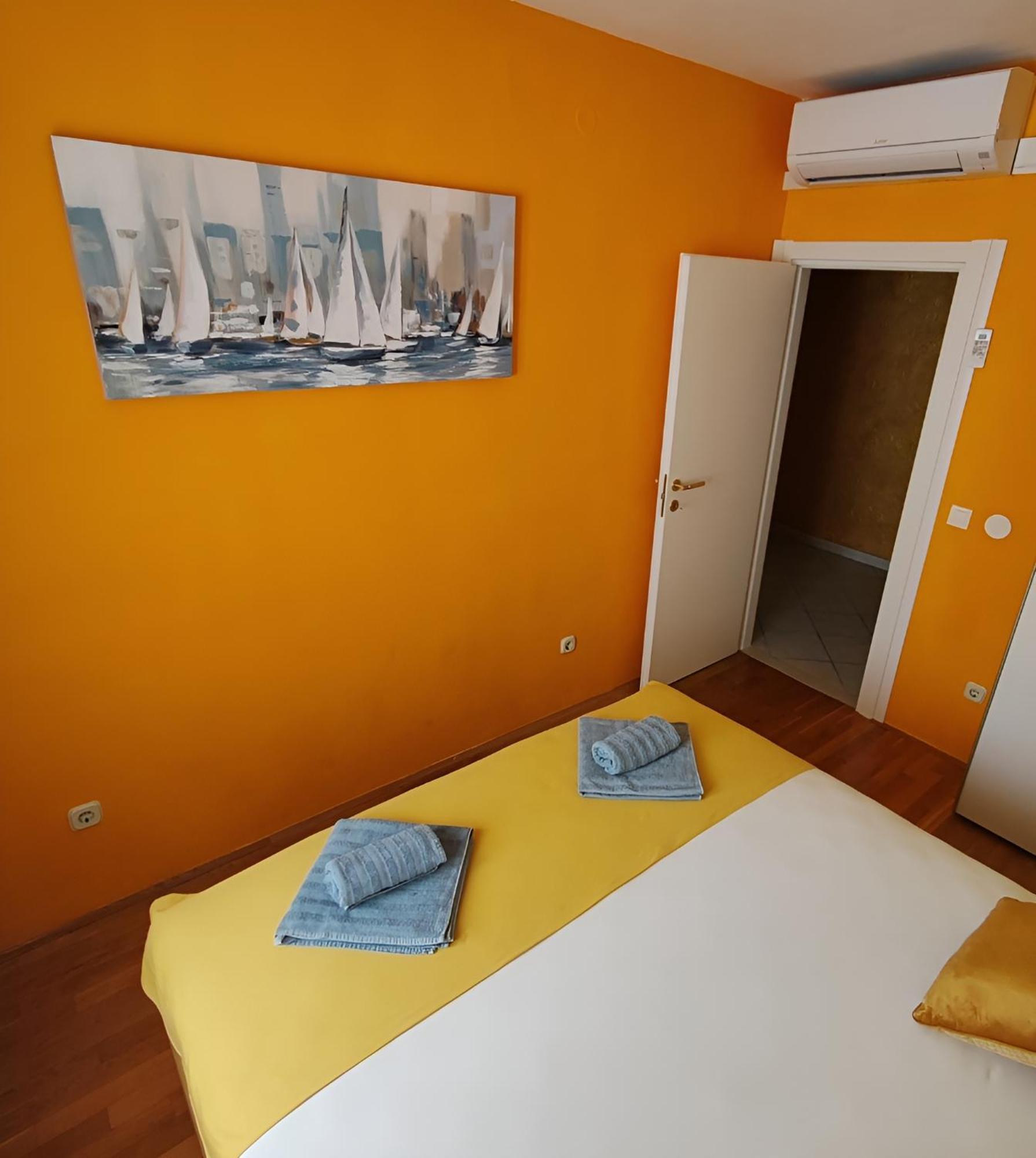 Pia Apartment Dugi Rat Eksteriør billede